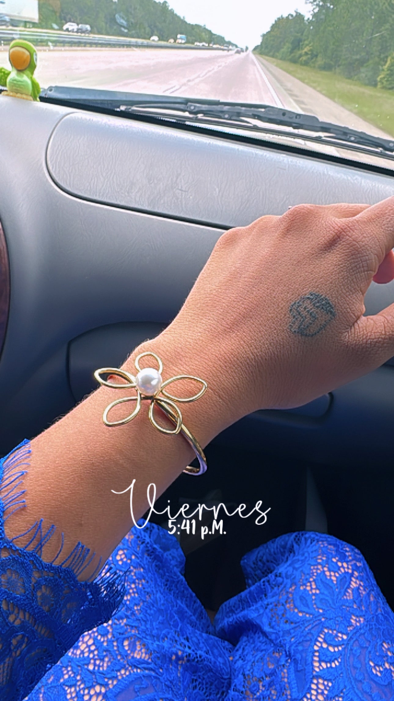 “Flor de Oro – Pulsera con Perla”